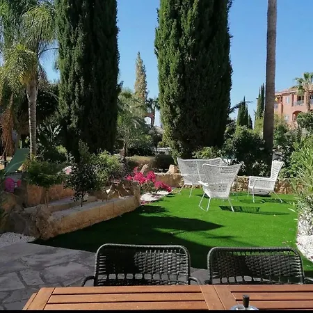 Grosses In Idyllischer Anlage, Strandnah In Mandria, Paphos Appartement