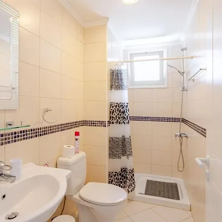 Grosses In Idyllischer Anlage, Strandnah In Mandria, Paphos *