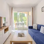 Grosses In Idyllischer Anlage, Strandnah In Mandria, Paphos Apartment
