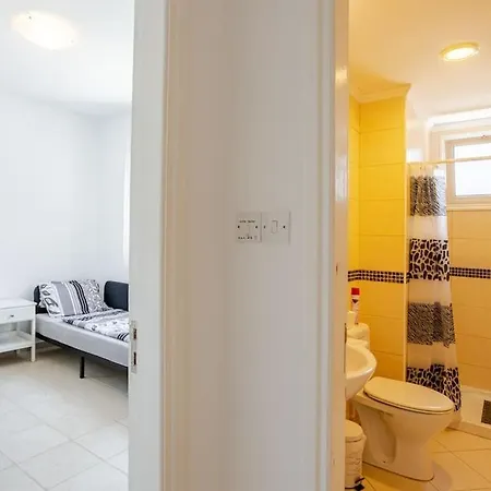 Apartment Grosses In Idyllischer Anlage, Strandnah In Mandria, Paphos