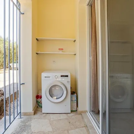 Apartment Grosses In Idyllischer Anlage, Strandnah In Mandria, Paphos *