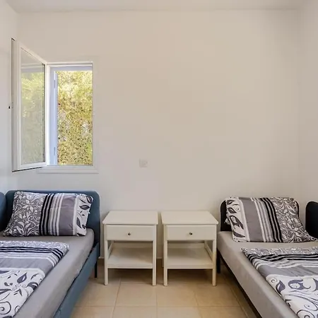Grosses In Idyllischer Anlage, Strandnah Apartment Mandria (Paphos)