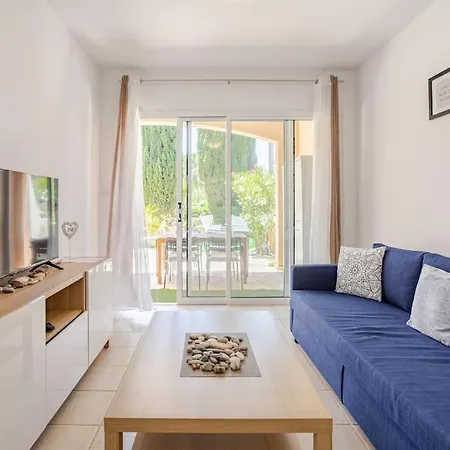 Grosses In Idyllischer Anlage, Strandnah In Mandria, Paphos Apartment