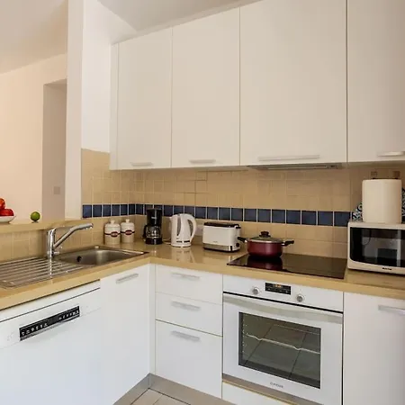 Apartment Grosses In Idyllischer Anlage, Strandnah In Mandria, Paphos