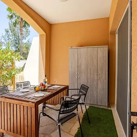 Grosses In Idyllischer Anlage, Strandnah In Mandria, Paphos Διαμέρισμα